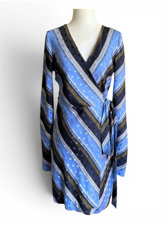 Diane Von Furstenberg Dresses & Skirts - Diane Von Furstenberg 100% Silk Wrap Mini Dress Size 2